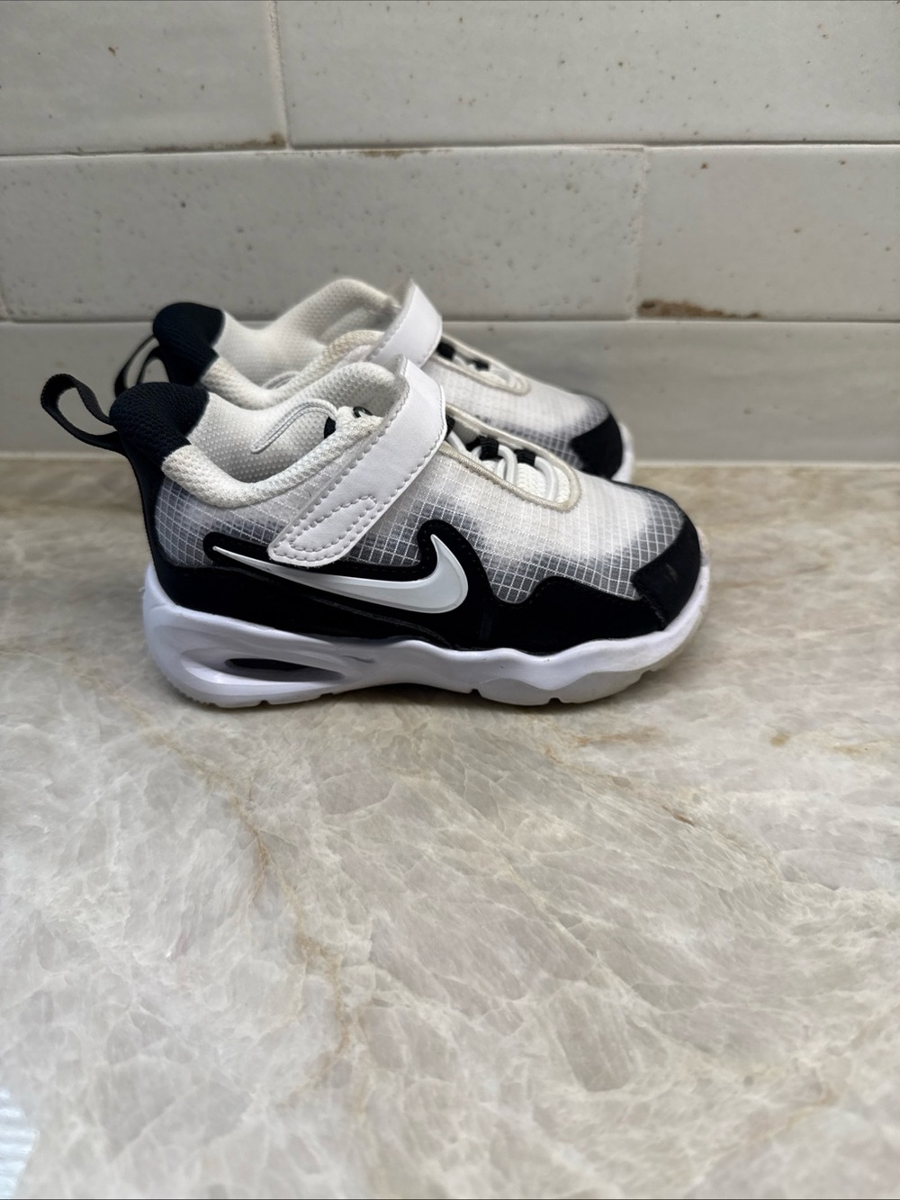 Nike Air Max Bolt (TDV) black/ whiteToddler Boy's Sneakers-Asst Size 7C